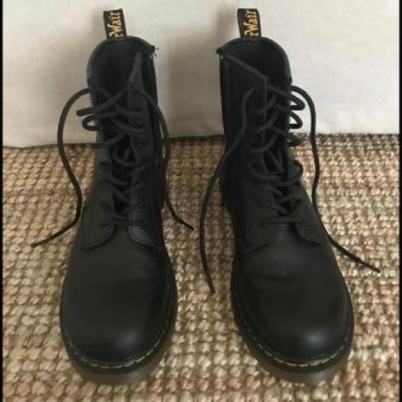 Dr. Martens 8-eyed black boots - Picture 1 of 4